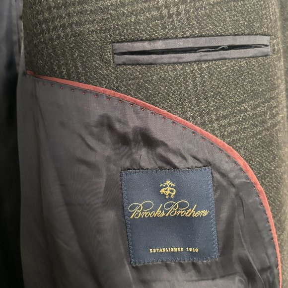 Brooks Brothers Grey Plaid Chesterfield Overcoat Topcoat, Wool, Velvet; M-L - Picture 11 of 16